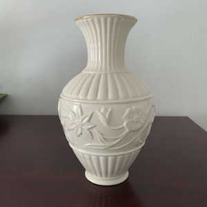 Lenox Classic Vase Floral Vine Ivory with gold